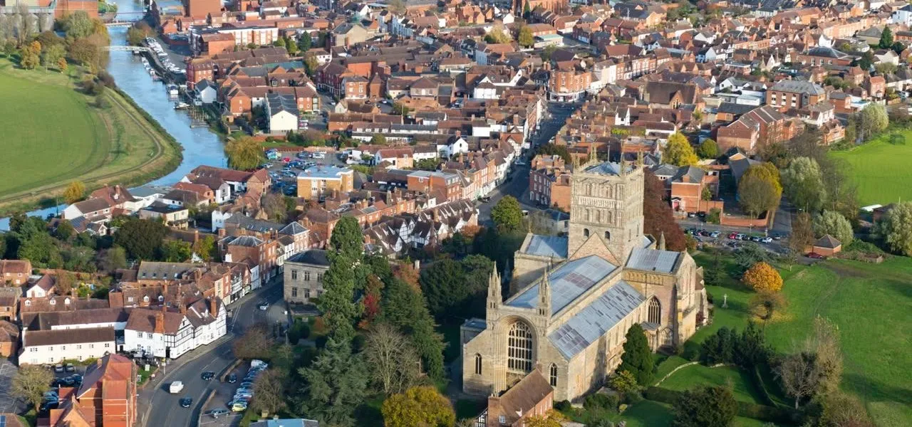 Aerial view of Tewkesbury town centre and Tewkesbury Abbey, Gloucestershire